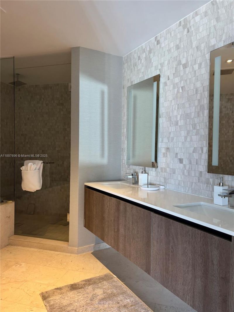 68 SE 6th St, Unit 3611, Miami, FL 33131 Photo