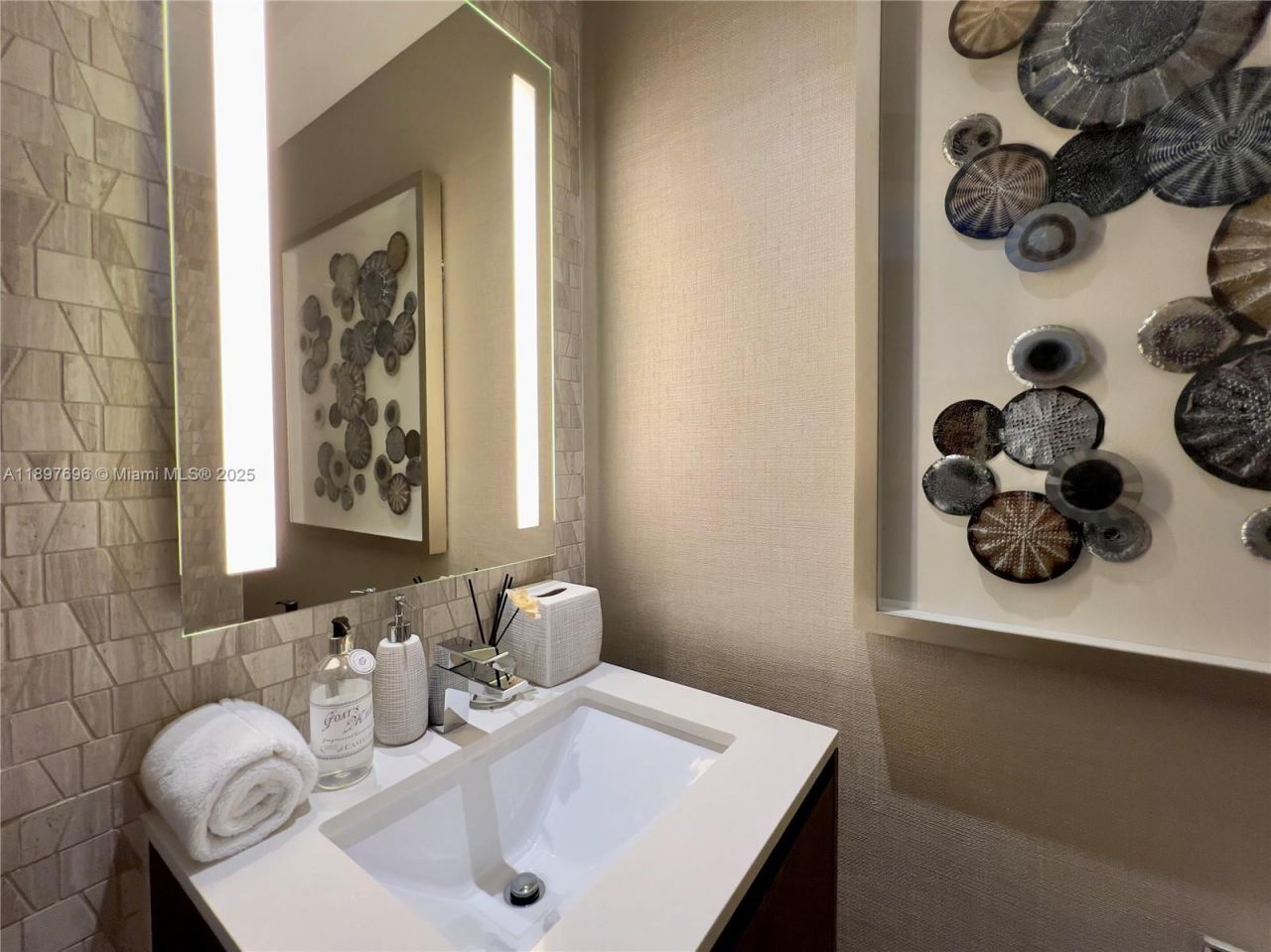 68 SE 6th St, Unit 3611, Miami, FL 33131 Photo