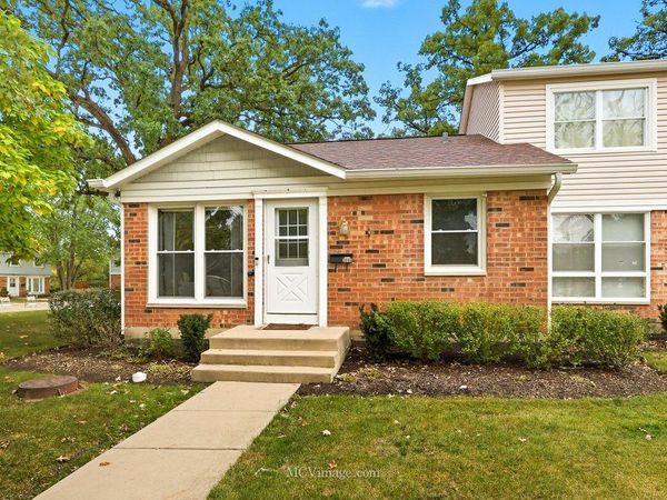 3098 Lynnwood Court, Streamwood, IL 60107