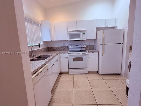 3820 SW 48th Ave, Unit E-31, Pembroke Park, FL 33023