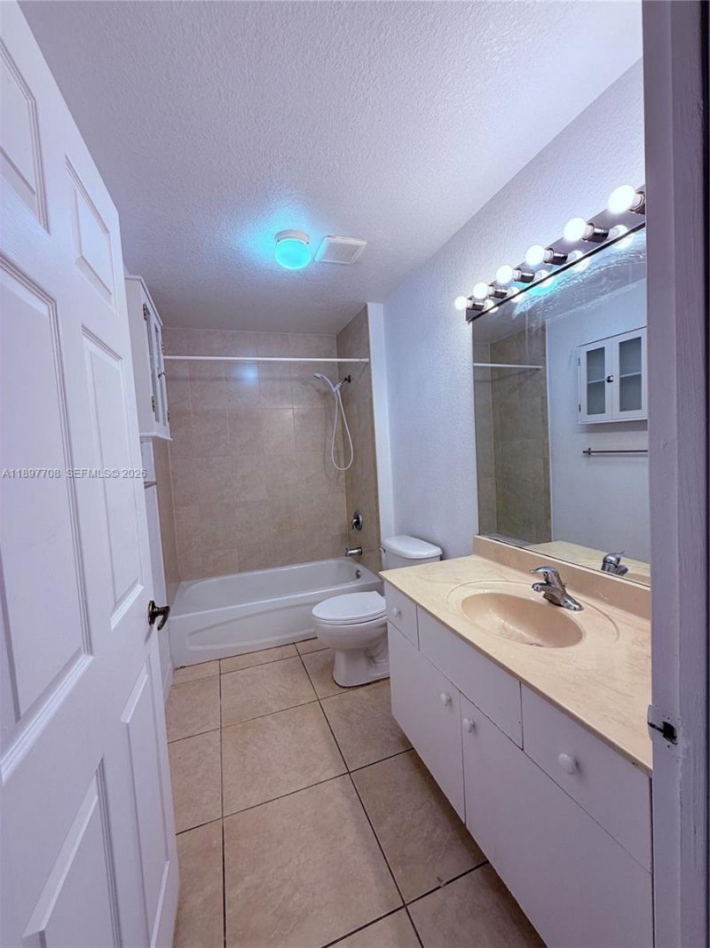 3820 SW 48th Ave, Unit E-31, Pembroke Park, FL 33023 Photo