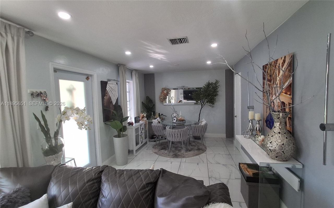 10305 SW 149th Ter, Miami, FL 33176 Photo