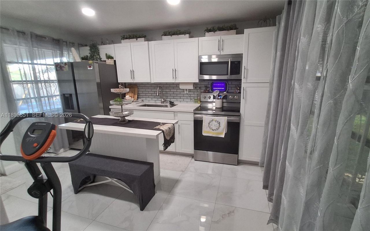 10305 SW 149th Ter, Miami, FL 33176 Photo