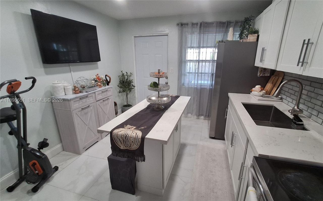 10305 SW 149th Ter, Miami, FL 33176 Photo