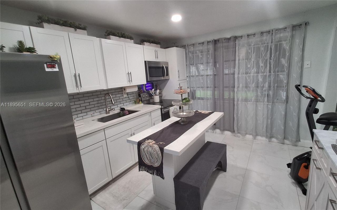 10305 SW 149th Ter, Miami, FL 33176 Photo