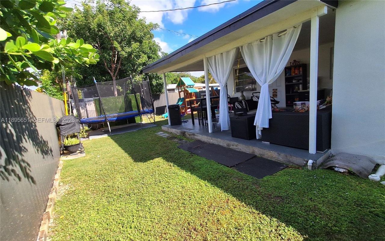 10305 SW 149th Ter, Miami, FL 33176 Photo