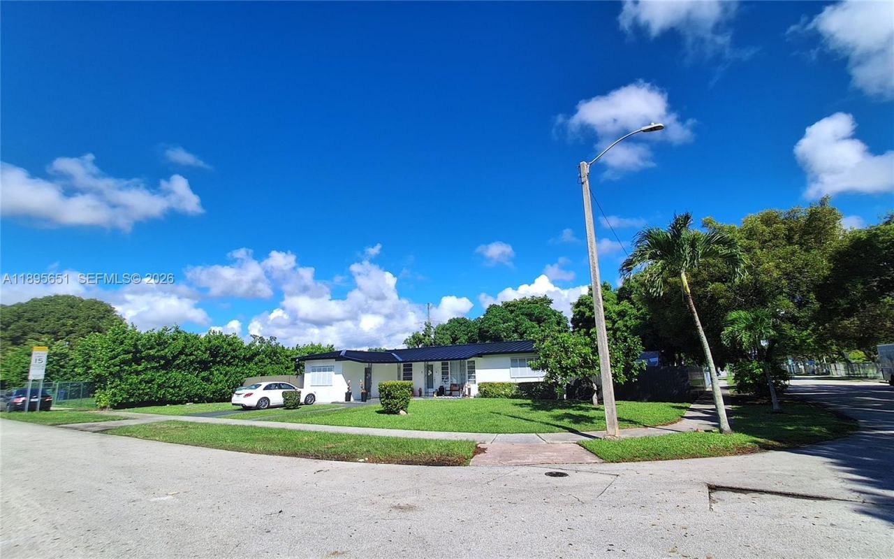 10305 SW 149th Ter, Miami, FL 33176 Photo