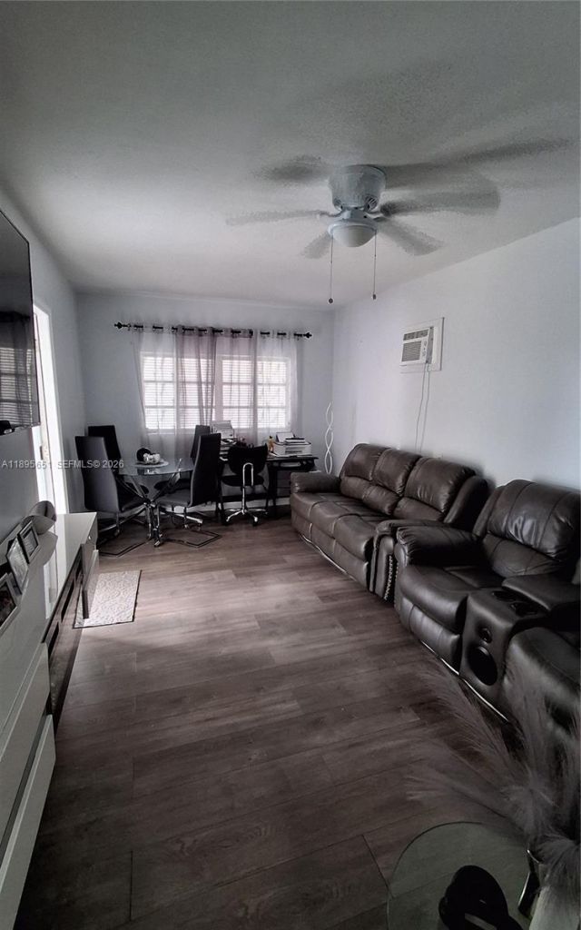 10305 SW 149th Ter, Miami, FL 33176 Photo