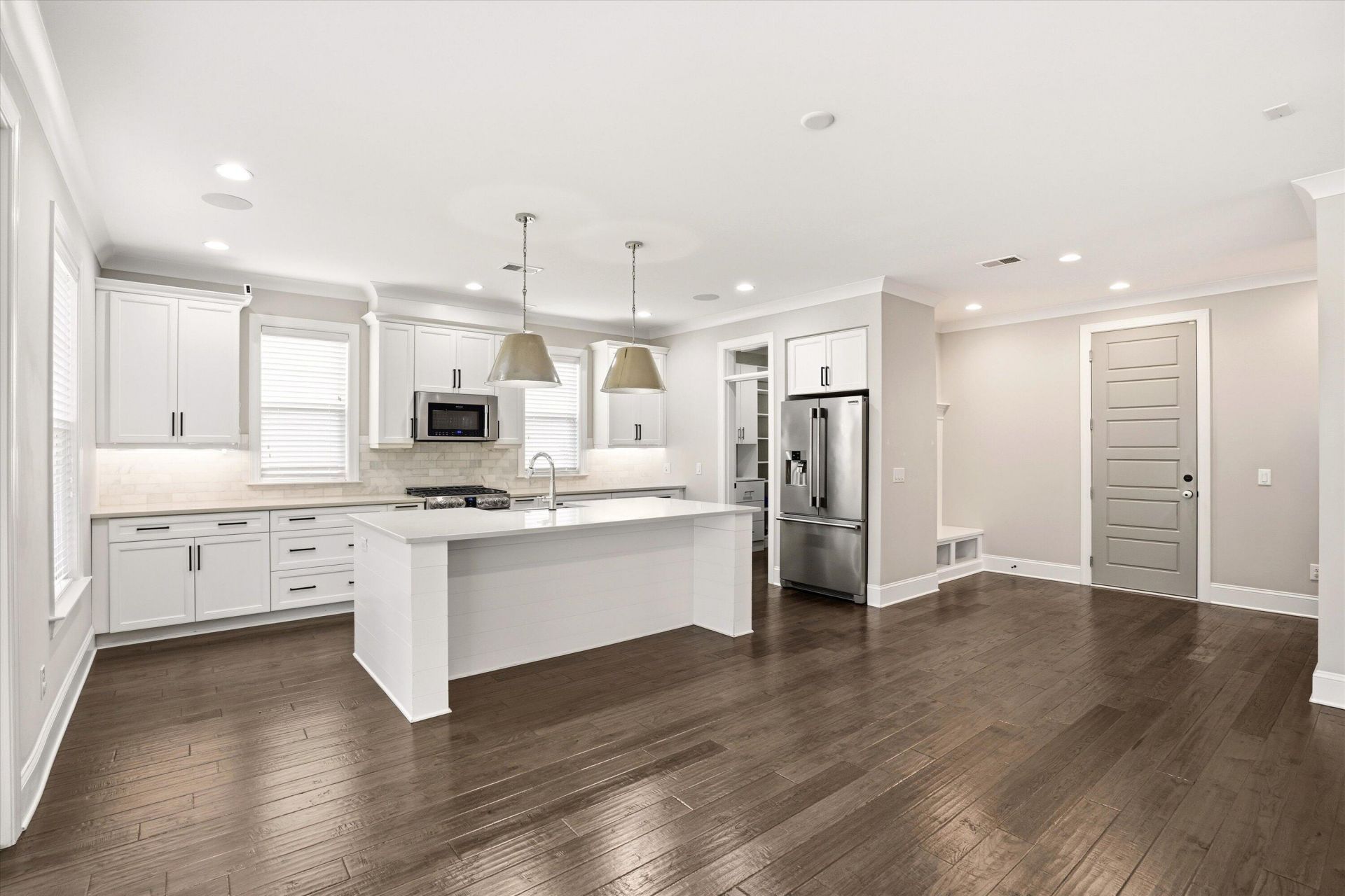 4019 Cascades Thrust Photo 15