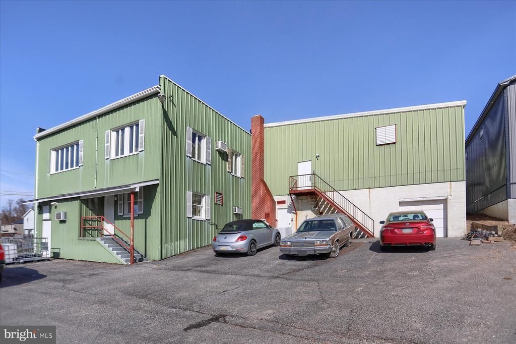 23 W HIGH STREET, NEW BLOOMFIELD, PA 17068