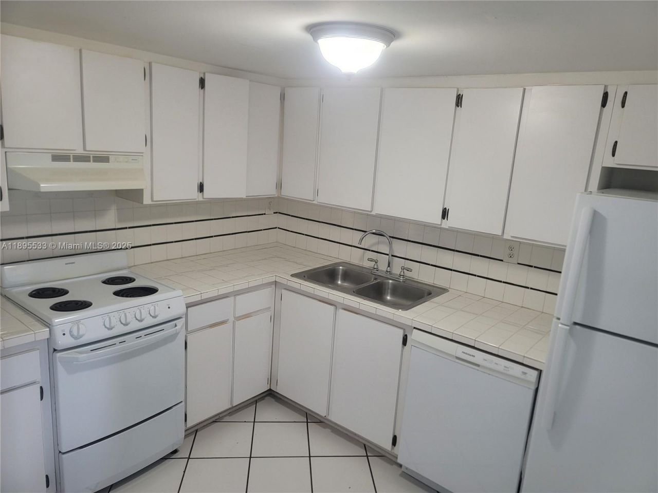 2600 Collins Ave, Unit 509, Miami Beach, FL 33140 Photo
