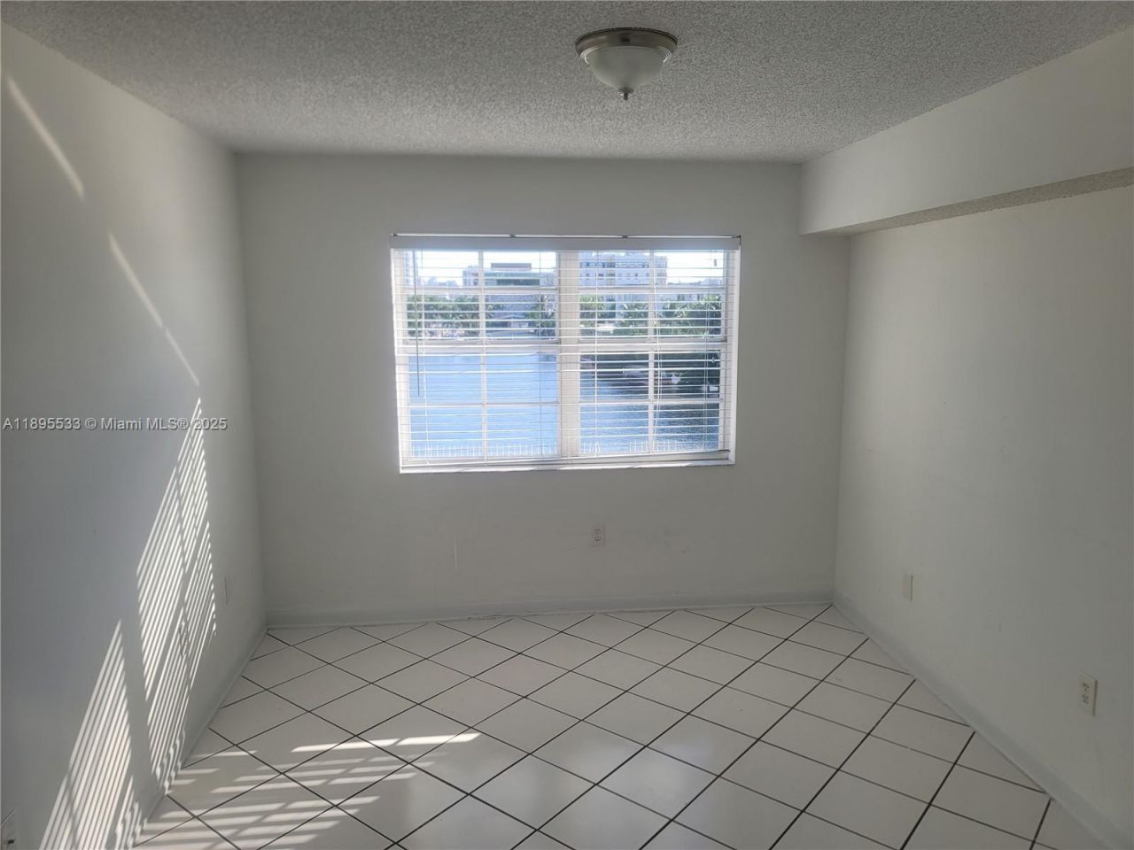 2600 Collins Ave, Unit 509, Miami Beach, FL 33140 Photo