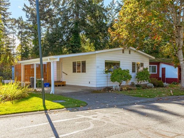 2135 Summergate Blvd, Sidney, BC V8L 4K9