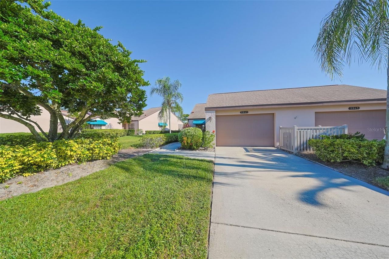 5941 Clubside Drive, Unit 5941, Sarasota, FL 34243 Photo
