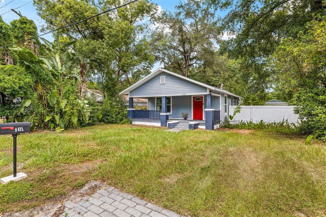 210 E Cluster Avenue, Tampa, FL 33604 Photo