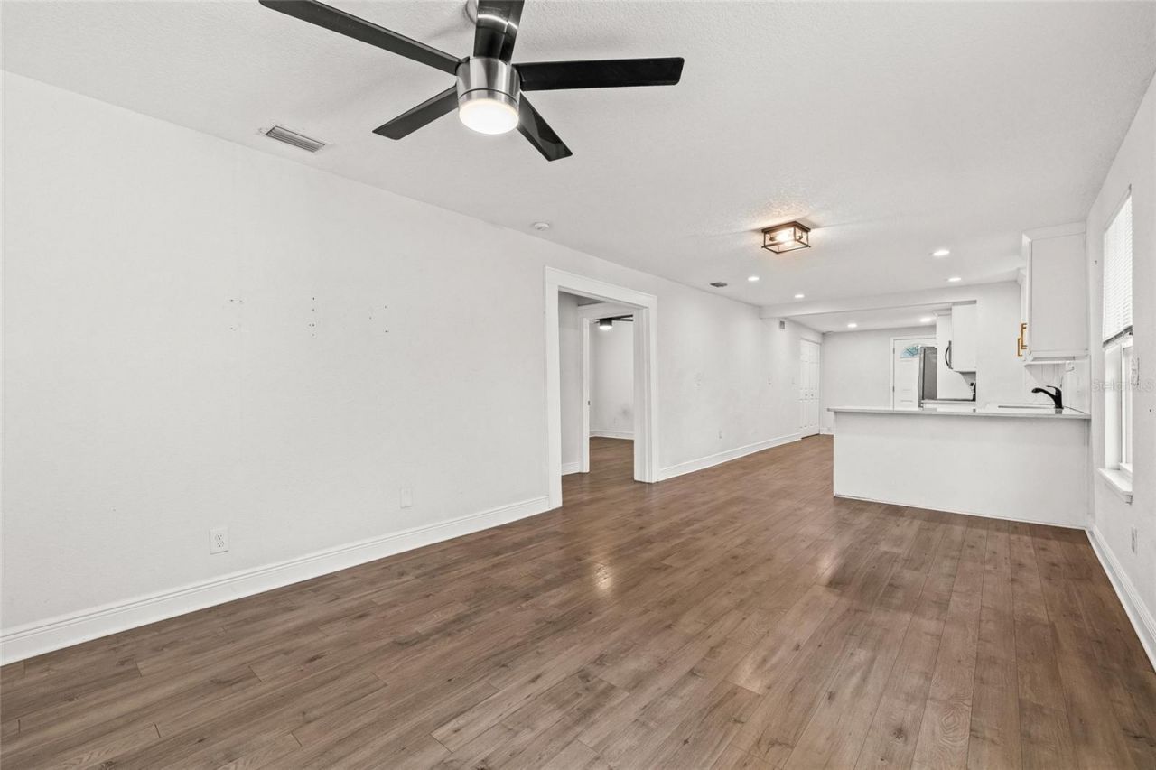 210 E Cluster Avenue, Tampa, FL 33604 Photo