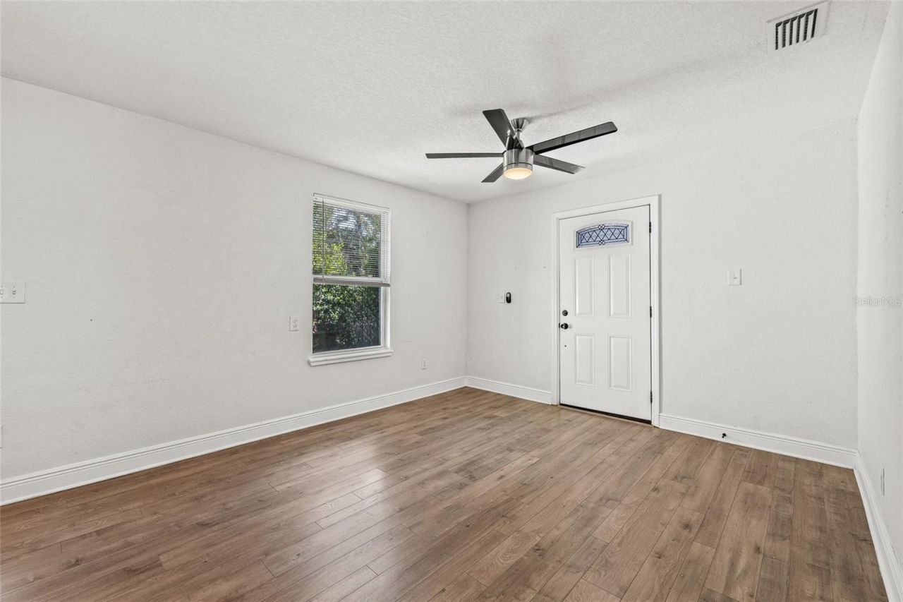 210 E Cluster Avenue, Tampa, FL 33604 Photo