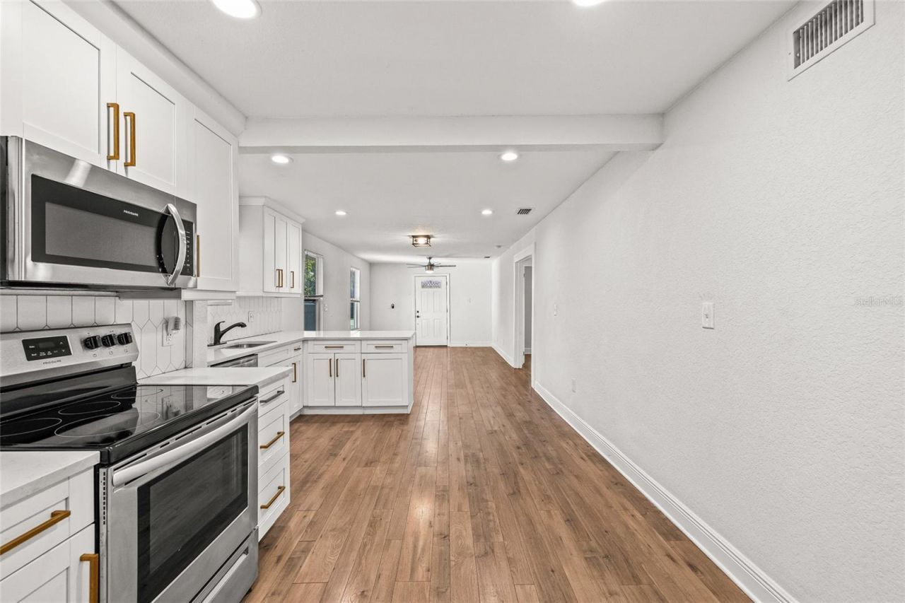 210 E Cluster Avenue, Tampa, FL 33604 Photo