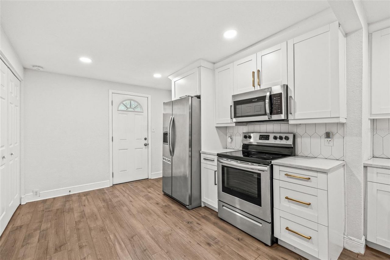 210 E Cluster Avenue, Tampa, FL 33604 Photo