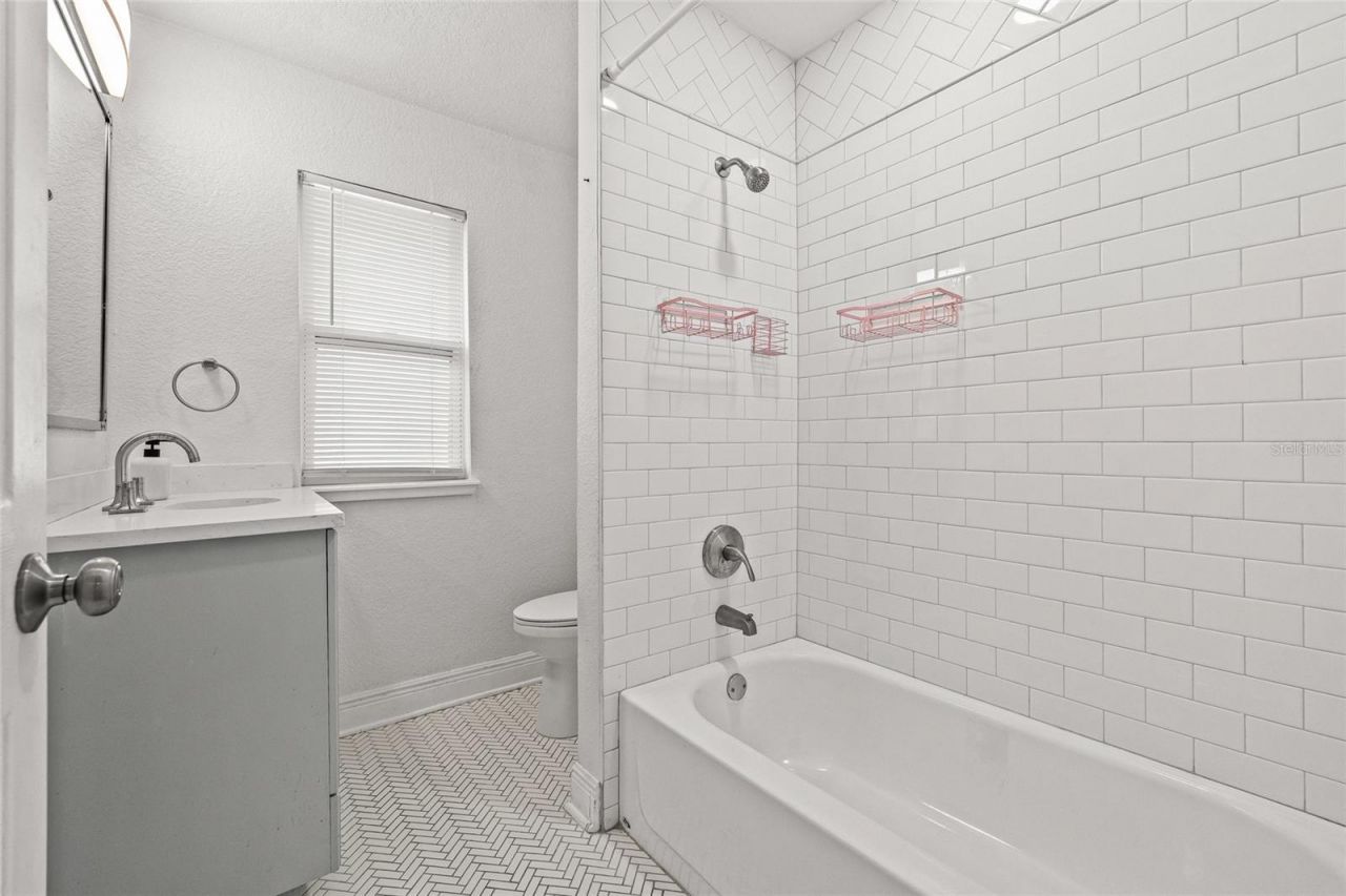 210 E Cluster Avenue, Tampa, FL 33604 Photo