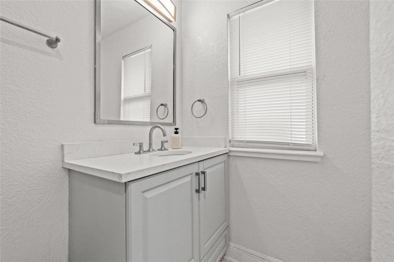 210 E Cluster Avenue, Tampa, FL 33604 Photo