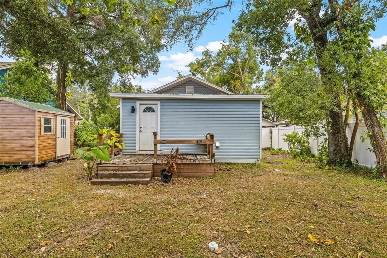 210 E Cluster Avenue, Tampa, FL 33604 Photo