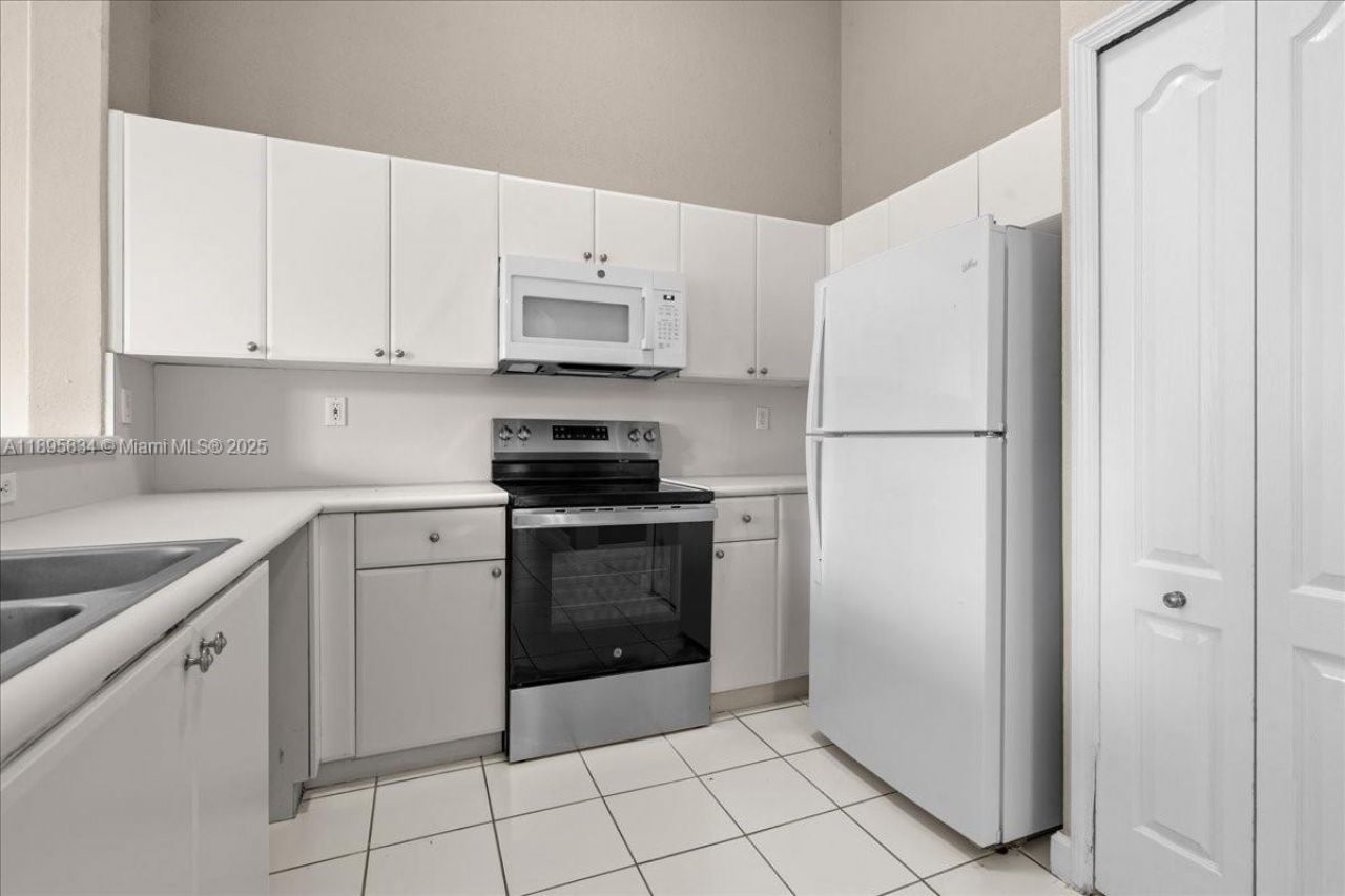 1677 SE 27th Ct, Unit 202, Homestead, FL 33035 Photo