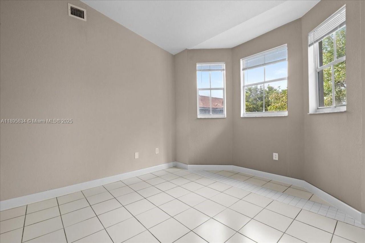 1677 SE 27th Ct, Unit 202, Homestead, FL 33035 Photo