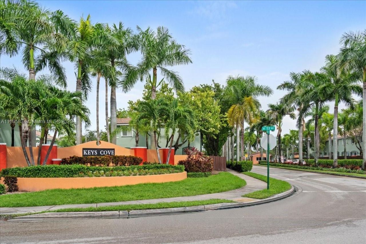 1677 SE 27th Ct, Unit 202, Homestead, FL 33035 Photo