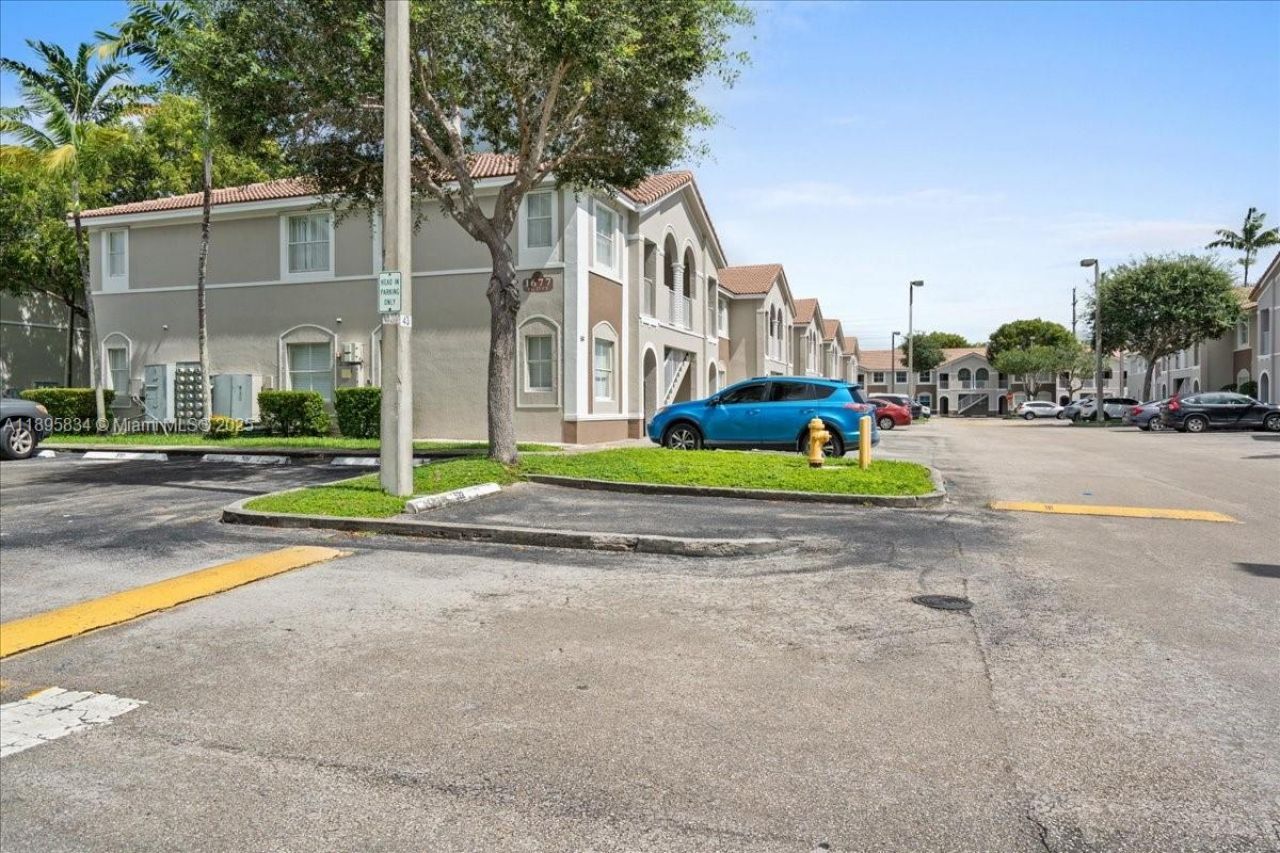 1677 SE 27th Ct, Unit 202, Homestead, FL 33035 Photo