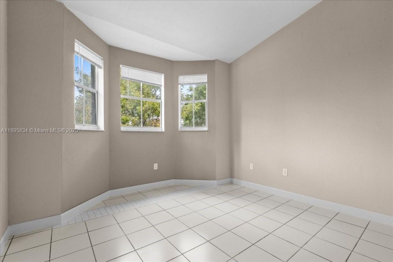 1677 SE 27th Ct, Unit 202, Homestead, FL 33035 Photo