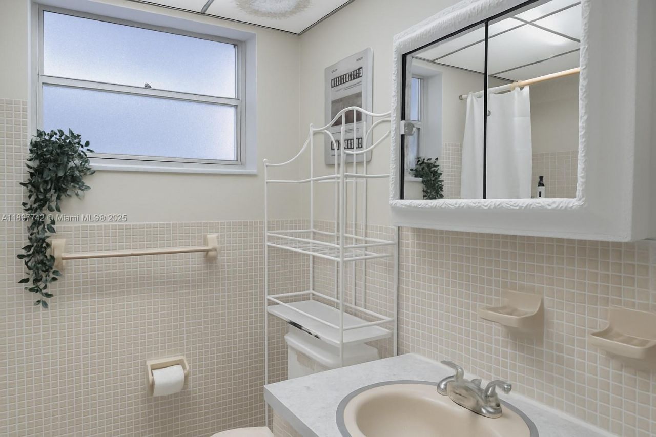 215 SE 3rd Ave, Unit 304B, Hallandale Beach, FL 33009 Photo