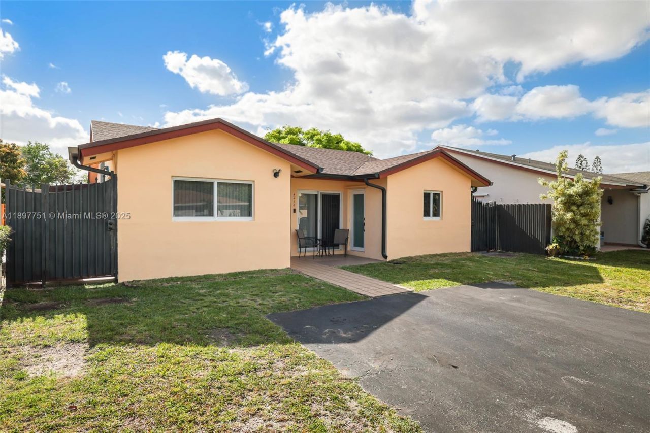 4216 SW 138th Ct, Miami, FL 33175 Photo