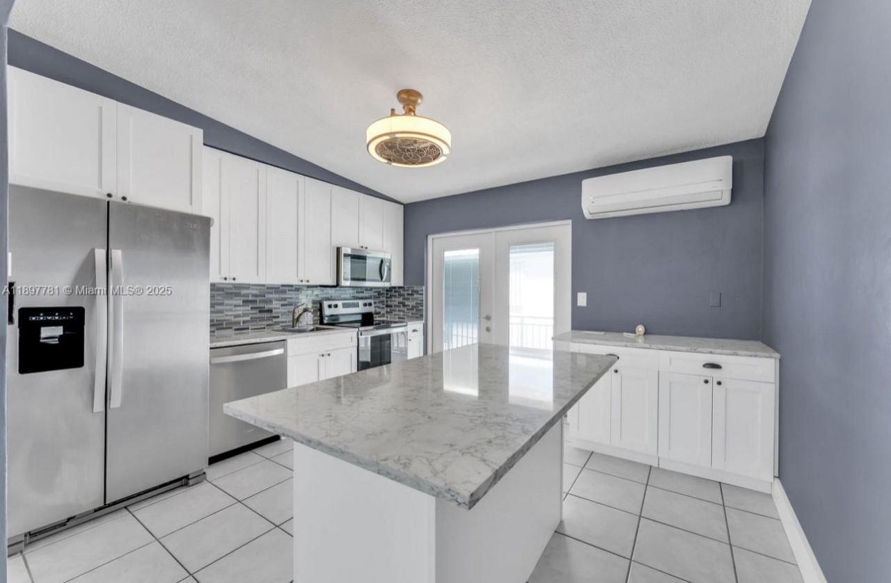 67 Coral Dr, Unit 1, Key Largo, FL 33037 Photo