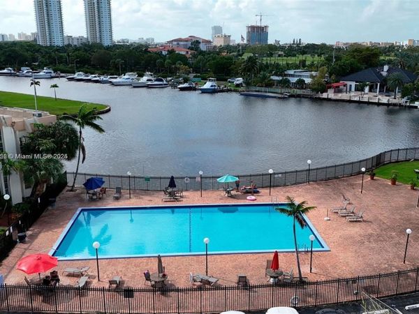 2000 Atlantic Shores Blvd, Unit 420, Hallandale Beach, FL 33009