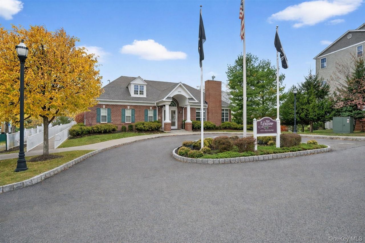 1404 Hawthorn Way, New Windsor, NY 12553 Main Photo