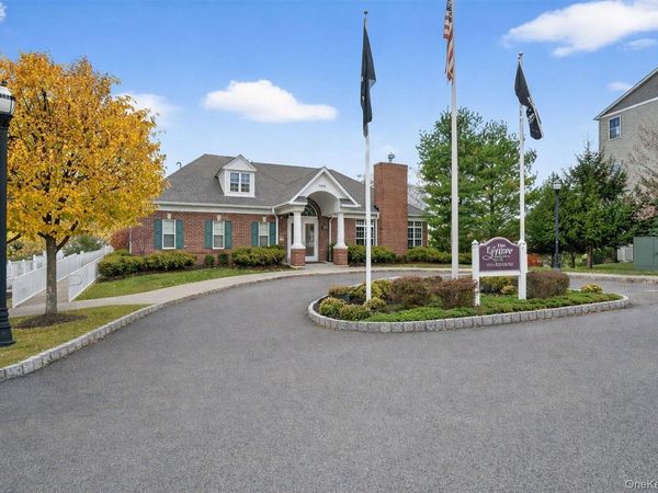 1404 Hawthorn Way, New Windsor, NY 12553