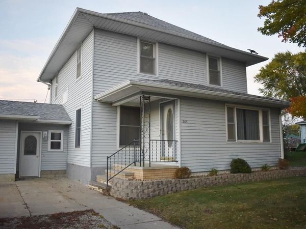 205 Grove St, Fairbank, IA 50629