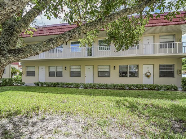 14 Vista Palm Lane, Unit 105, Vero Beach, FL 32962
