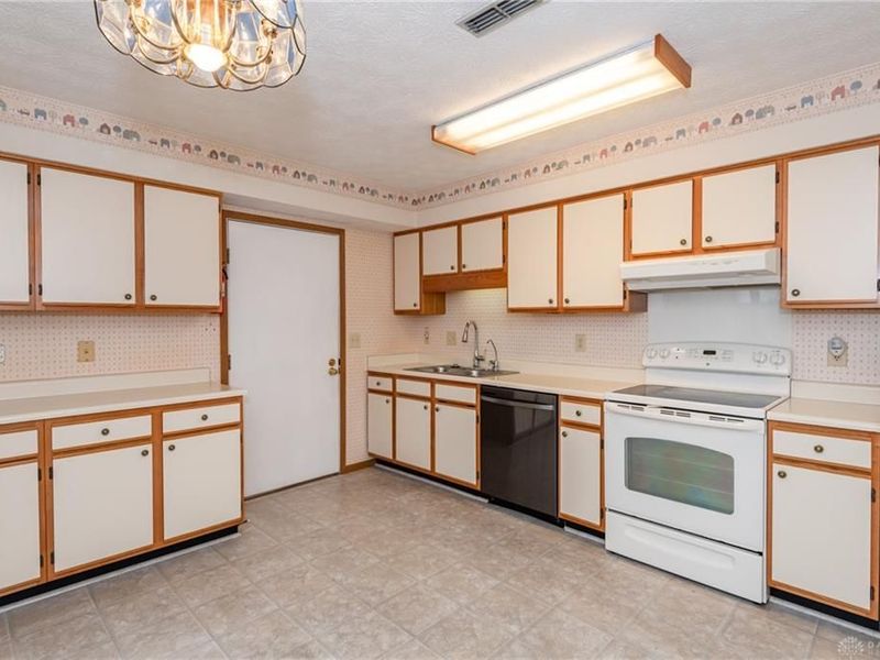 5907 Beech Court, Dayton, OH 45424 Photo 9