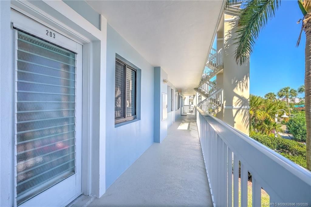 40 NE Plantation Road, Unit 203, Stuart, FL 34996 Photo