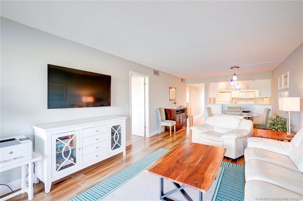 40 NE Plantation Road, Unit 203, Stuart, FL 34996 Photo
