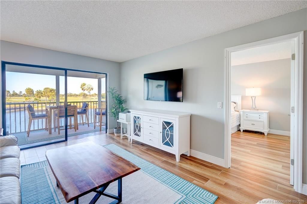 40 NE Plantation Road, Unit 203, Stuart, FL 34996 Photo