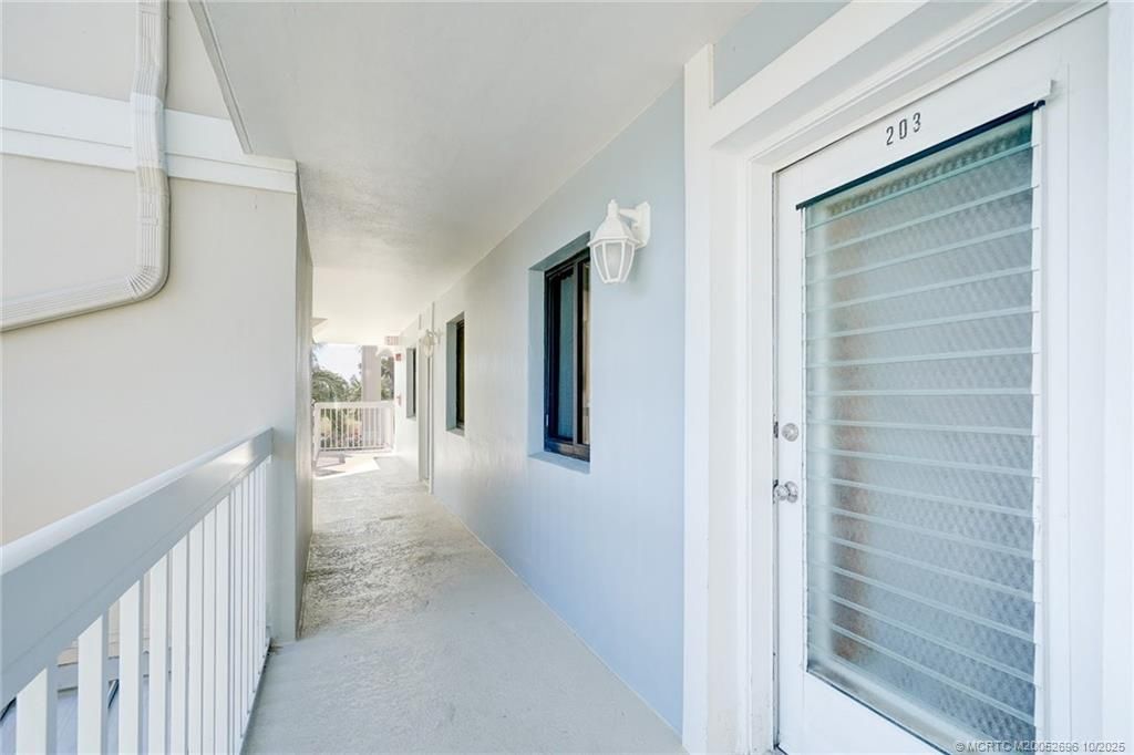 40 NE Plantation Road, Unit 203, Stuart, FL 34996 Photo