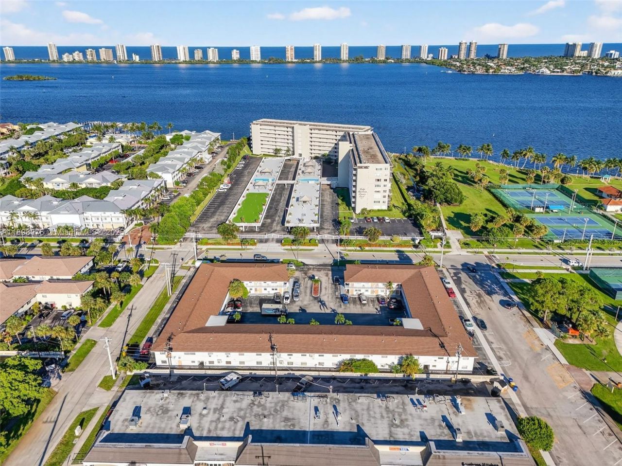 810 Lake Shore Dr, Unit 40, Lake Park, FL 33403 Photo