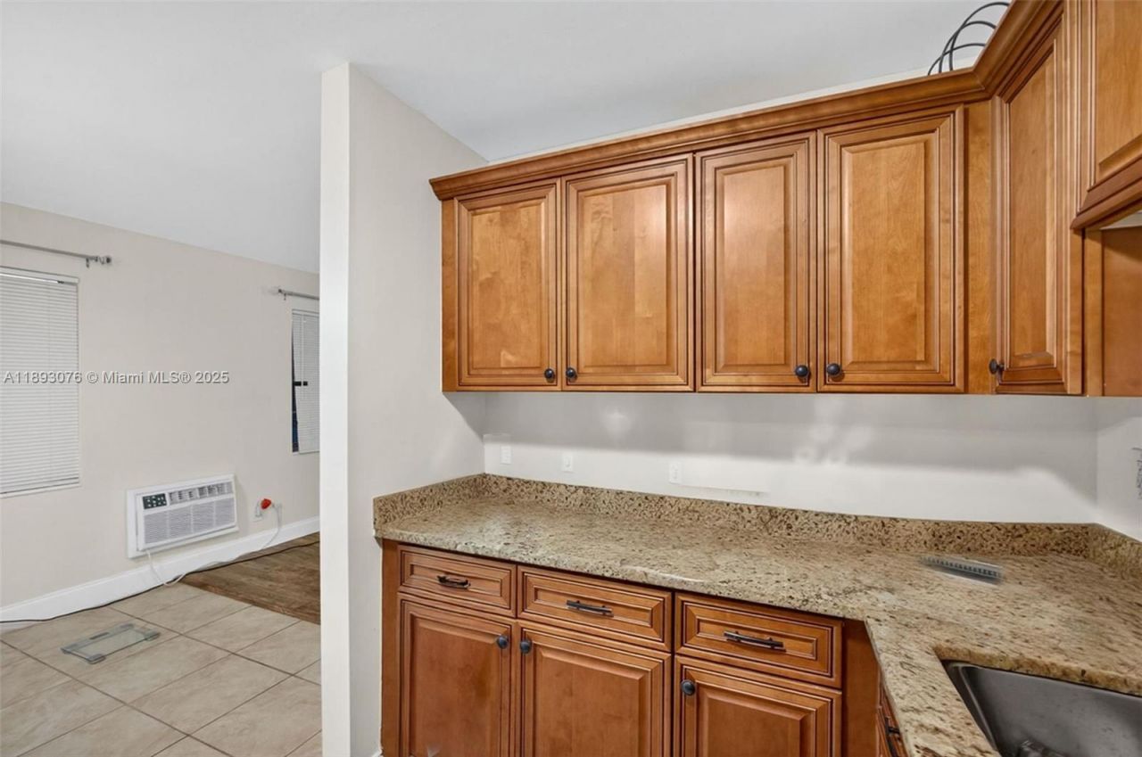 810 Lake Shore Dr, Unit 40, Lake Park, FL 33403 Photo