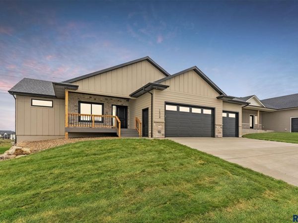 1524 N Marlowe Ave, Sioux Falls, SD 57110