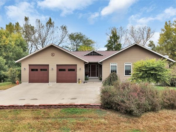 2575 58th Street, Unit 1, Vinton, IA 52349