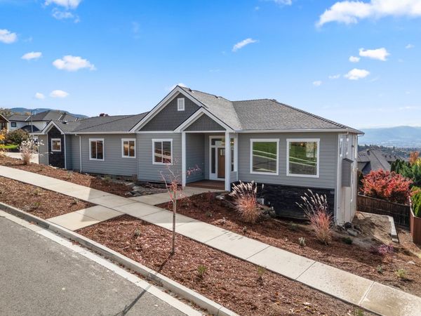 4260 Falcon Ridge Terrace, Medford, OR 97504
