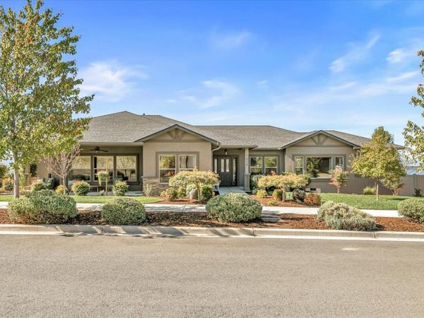 1835 Plateau Drive, Medford, OR 97504